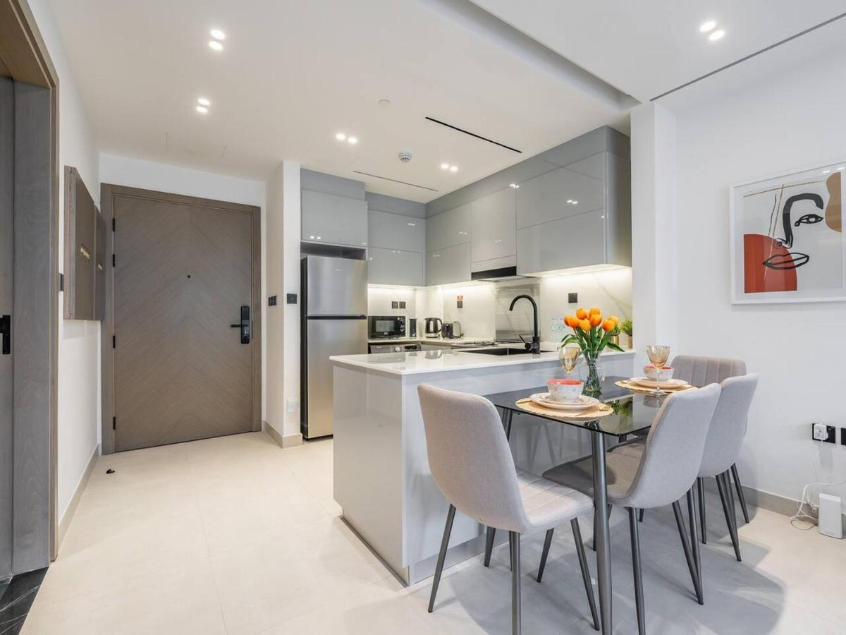 Jaw-dropping Canal Views From Stylish Appartement *