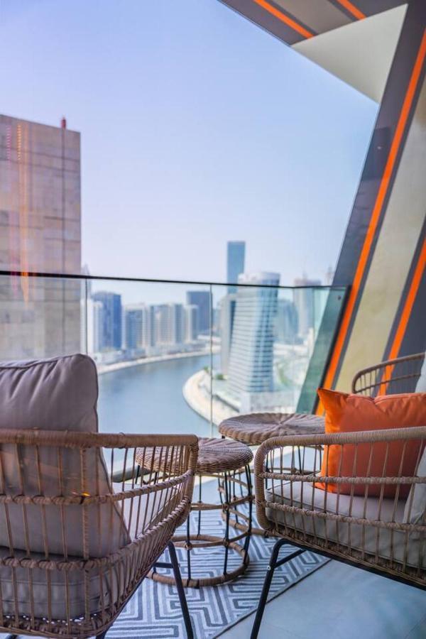 Jaw-dropping Canal Views From Stylish