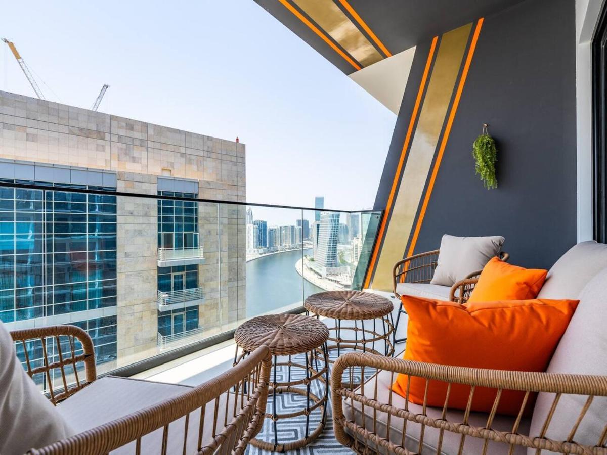 Jaw-dropping Canal Views From Stylish