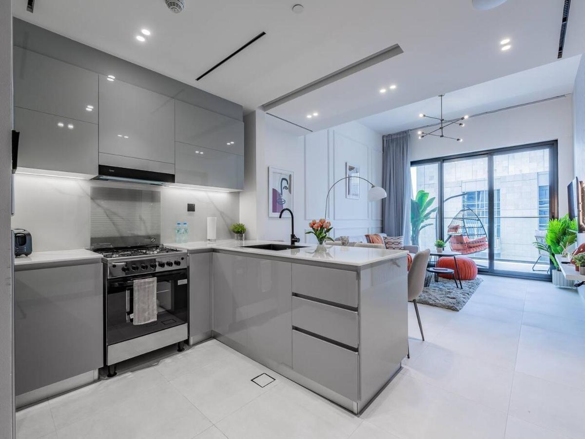 Jaw-dropping Canal Views From Stylish Appartement