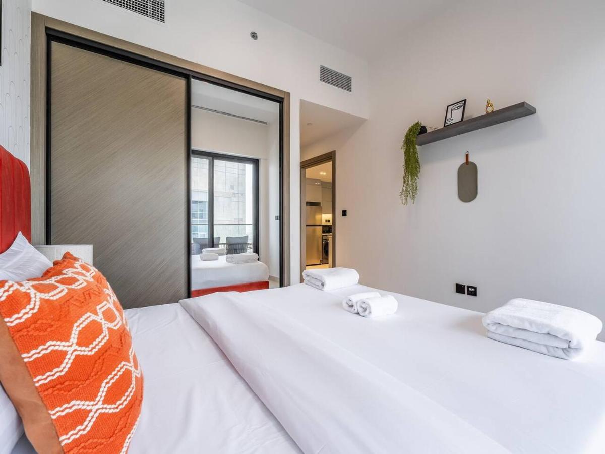 Jaw-dropping Canal Views From Stylish Appartement